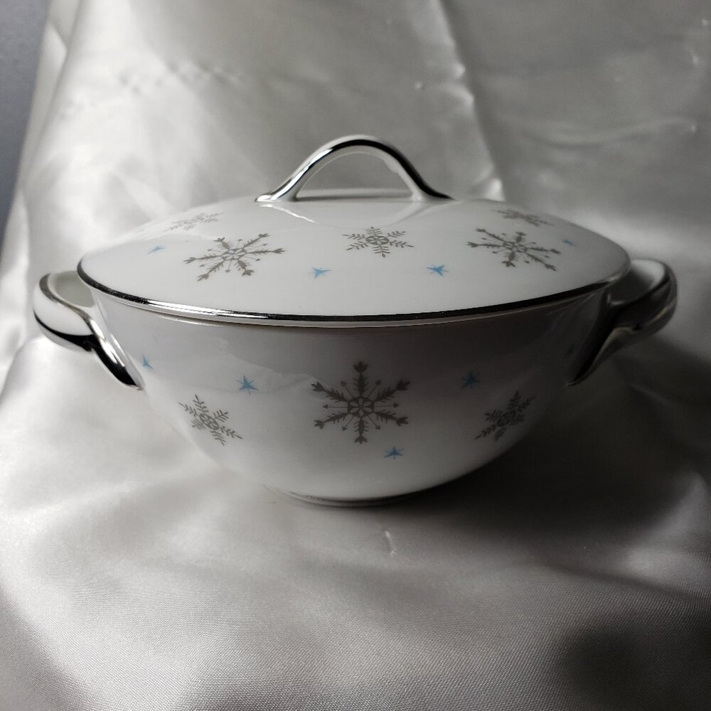 Vintage Fantasy 7550 Fine China of Japan Sugar Bowl Gray snow flake w Blue Stars